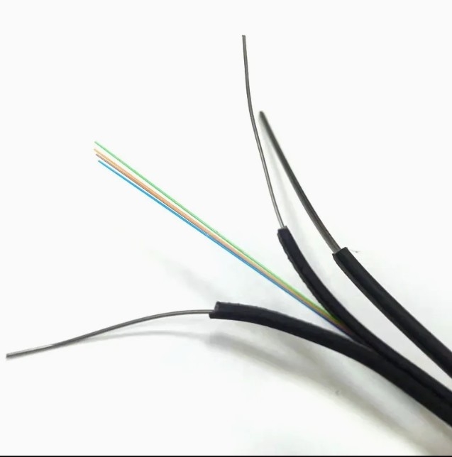 Boogvormige zelfdragende FTTH-dropkabel met 4 kernen voor telefonische communicatie