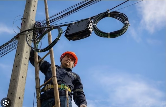 Boogvormige zelfdragende FTTH-dropkabel met 4 kernen voor telefonische communicatie