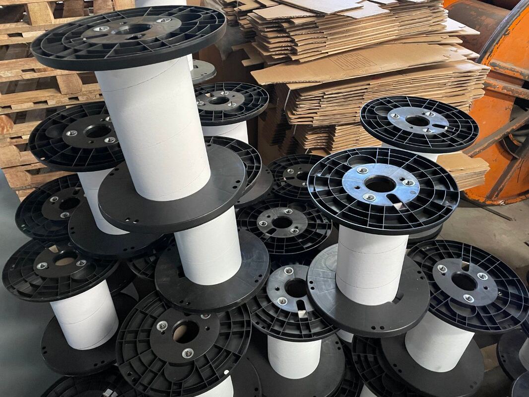 G657A2 Buitenaardse luchtvezeloptische kabel met vertrouwelijke coating en breukweerstand rond 60-70N